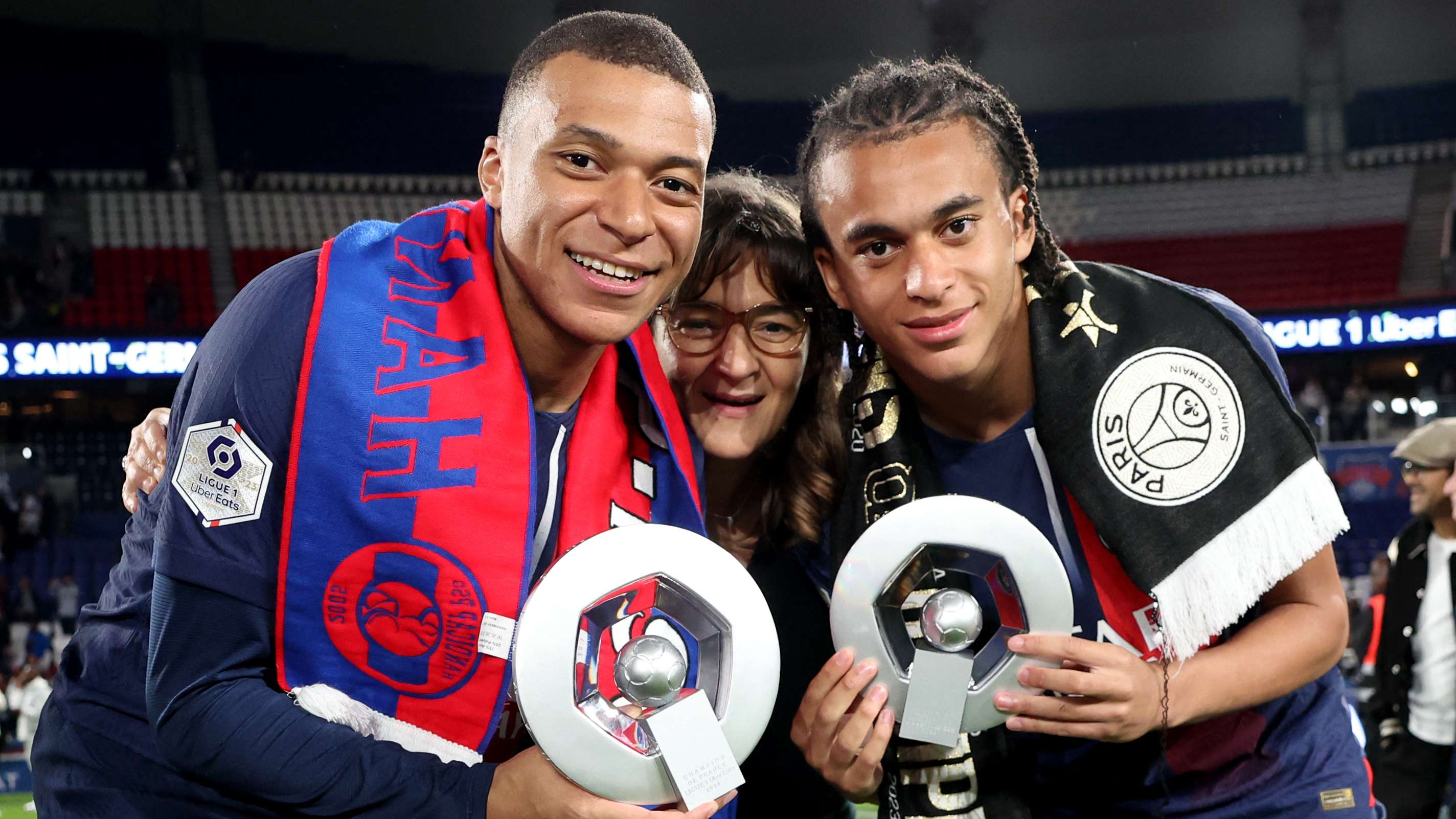 级的中场指 级的中场指